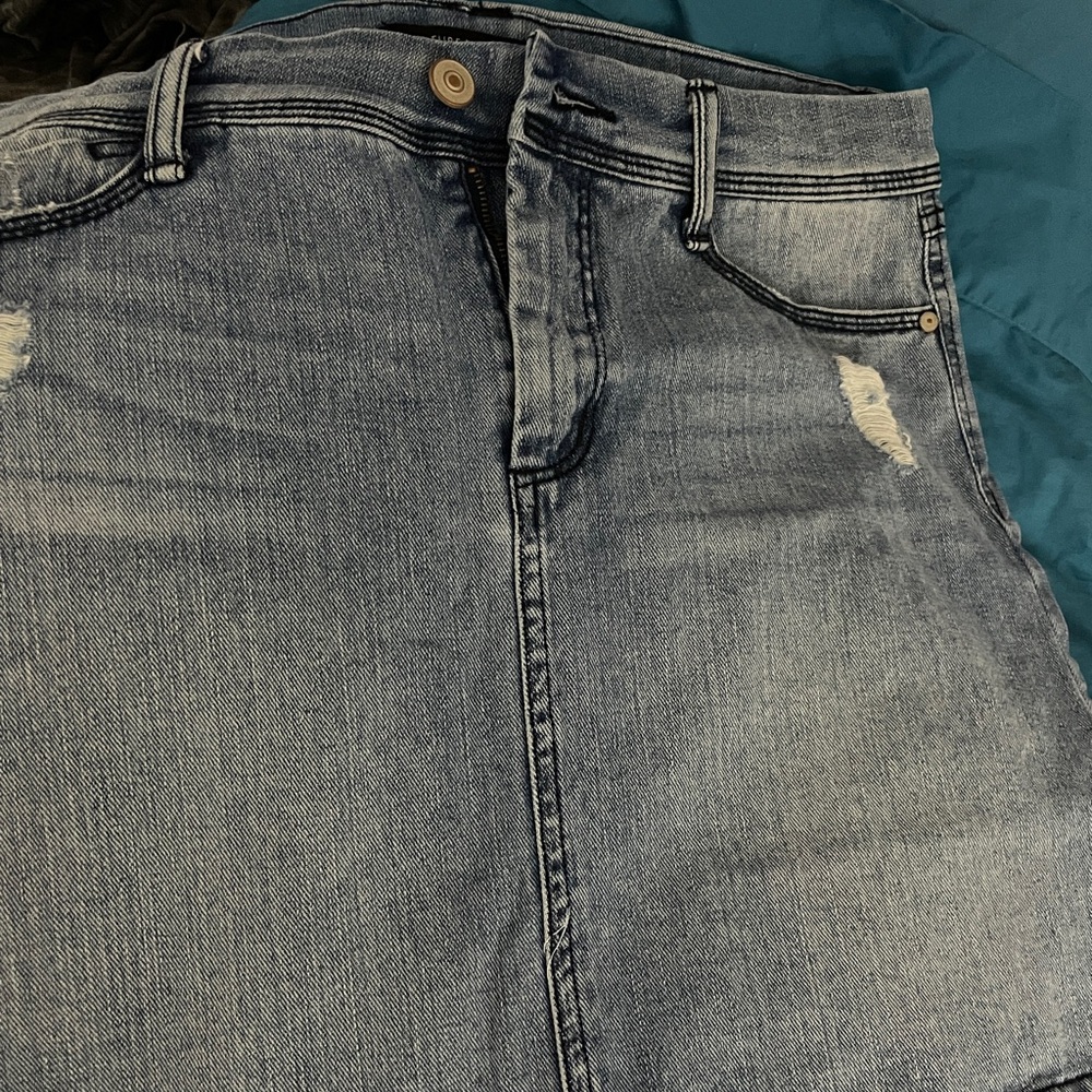Cute jeans skirt worn once. Signature Studio is the brand  size 10